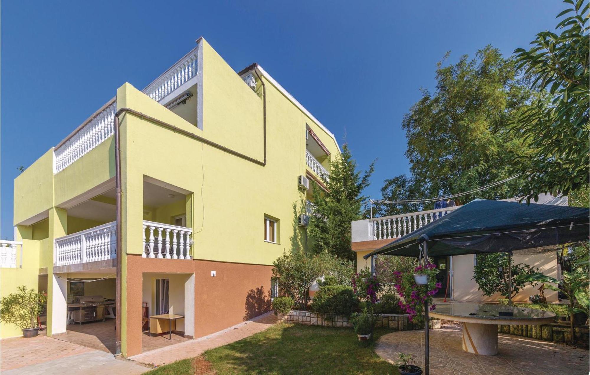 4 Bedroom Beautiful Apartment In Štinjan Exteriér fotografie